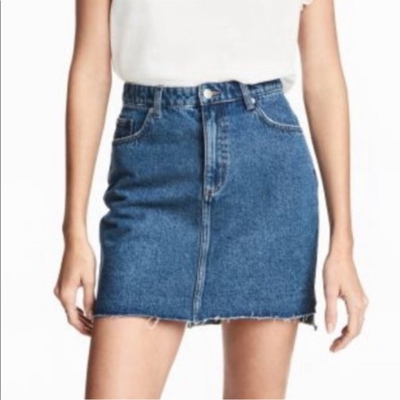 H&M Dresses & Skirts - H&M stone wash high rise raw hem denim jean skirt sz4